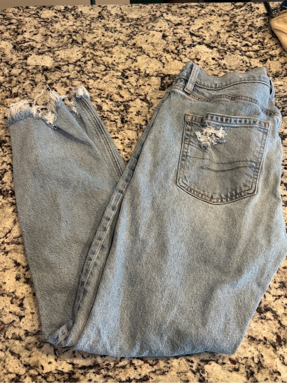American Eagle Outfitters Light Blue Distressed Boyfriend Jeans